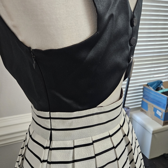 Ever Beauty Women’s 6 Gown black/white/gold Y2K Ball Gown - Picture 10 of 11